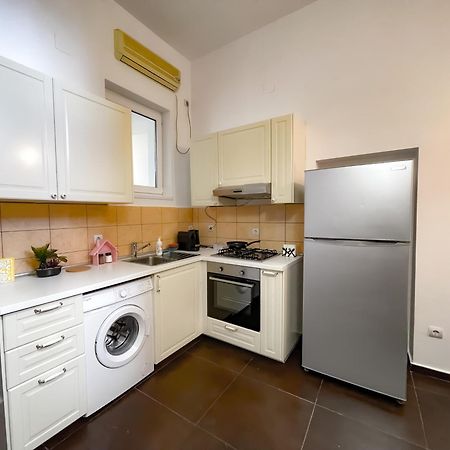 Cool Flat In The Heart Of Bucharest'S Fun And History Leilighet Eksteriør bilde