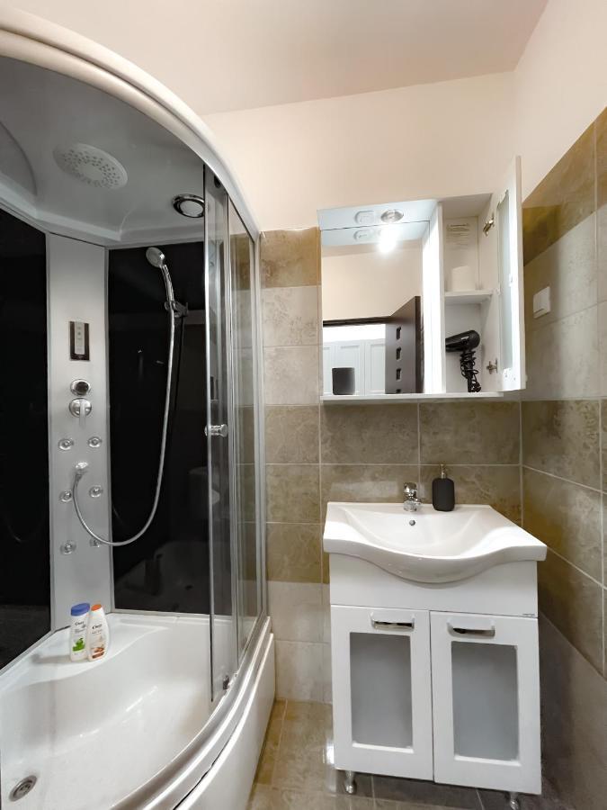 Cool Flat In The Heart Of Bucharest'S Fun And History Leilighet Eksteriør bilde