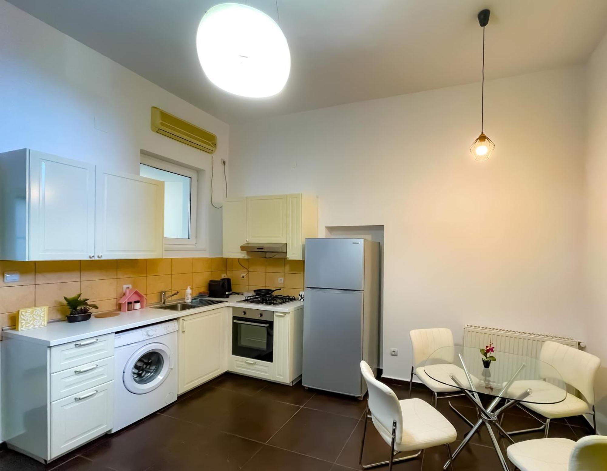 Cool Flat In The Heart Of Bucharest'S Fun And History Leilighet Eksteriør bilde